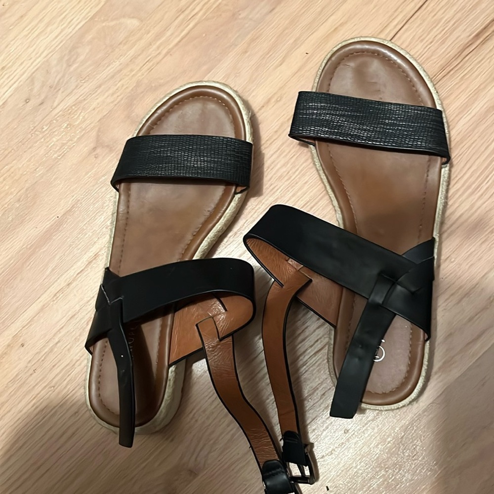Black strap sandal